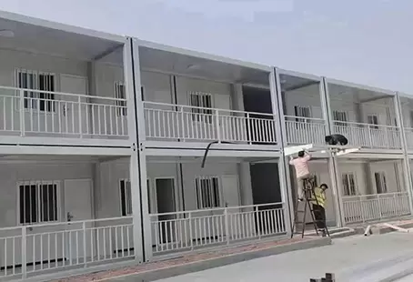 จากธรรมดา สู่ความน่าทึ่ง: เราสร้างรีสอร์ทหรูเชิงนิเวศในออสเตรเลียได้อย่างไร โดยใช้ตู้คอนเทนเนอร์แบบโมดูลาร์ 40 ยูนิต